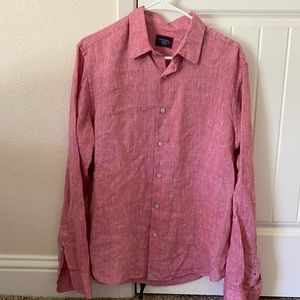 UNTUCKit men’s linen dress shirt